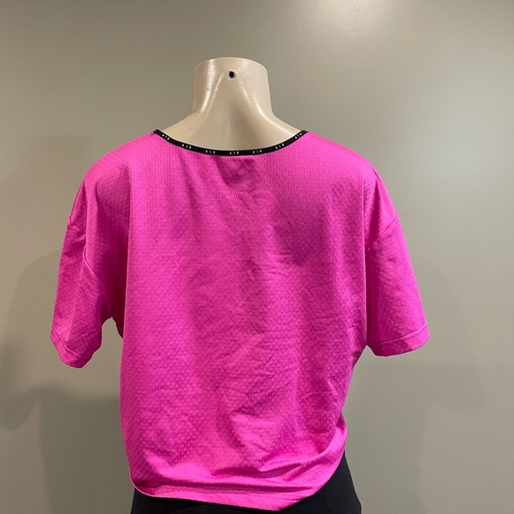 Nike Air / hot pink Nike air Dri fit cropped tee - Picture 2 of 5